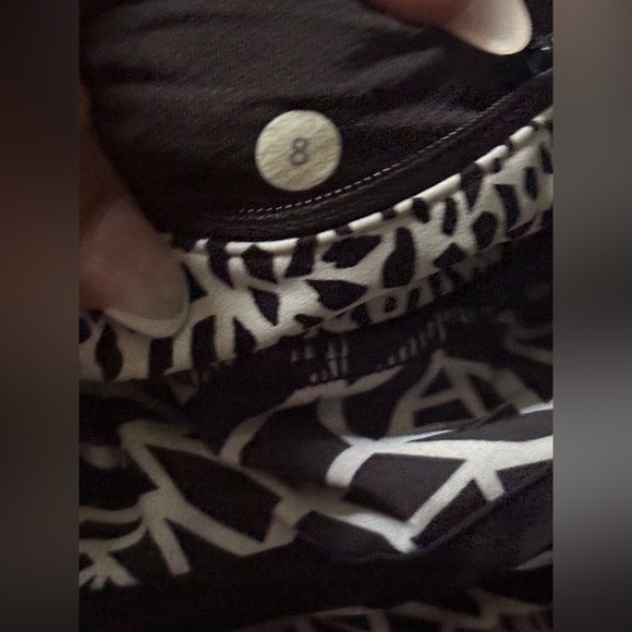 Lululemon Run Speed Shorts Posey Geometric White Black Floral Running size 8 - Picture 4 of 4